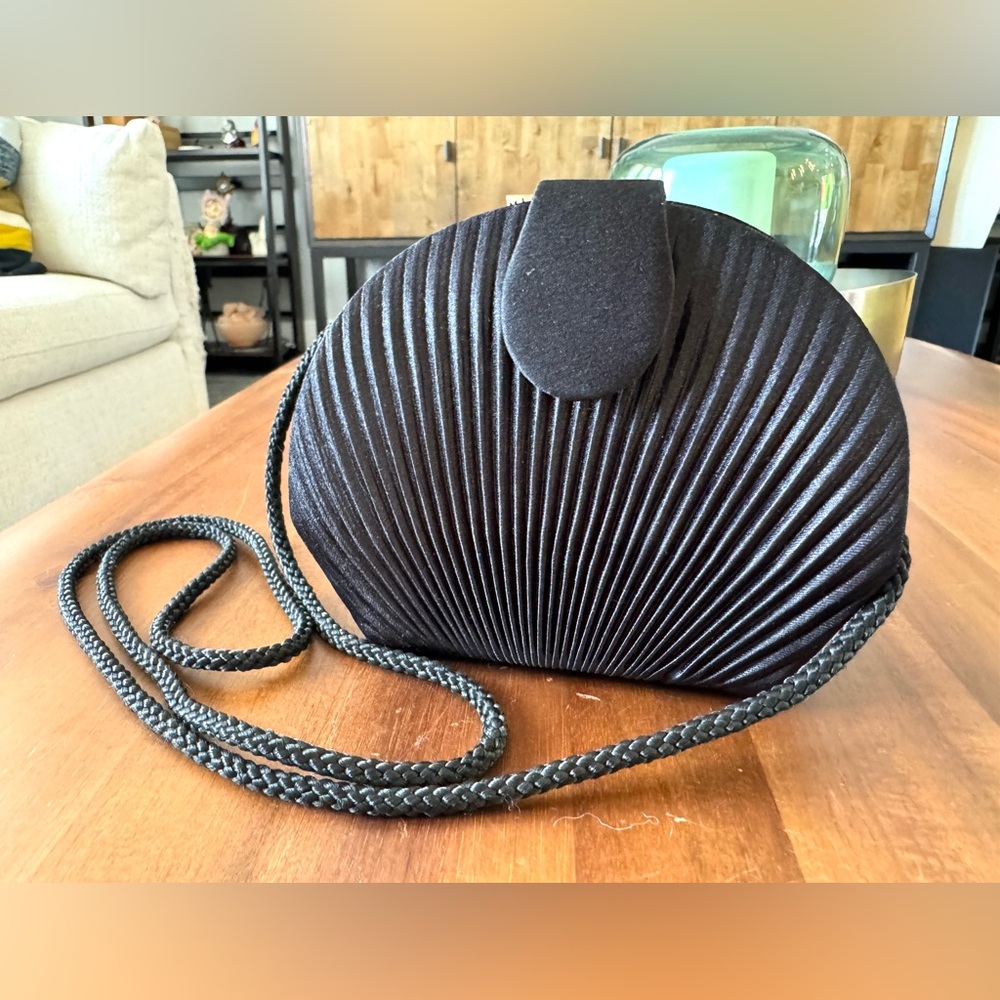 Bijoux Terner Black Clamshell Evening Bag - Picture 5 of 9